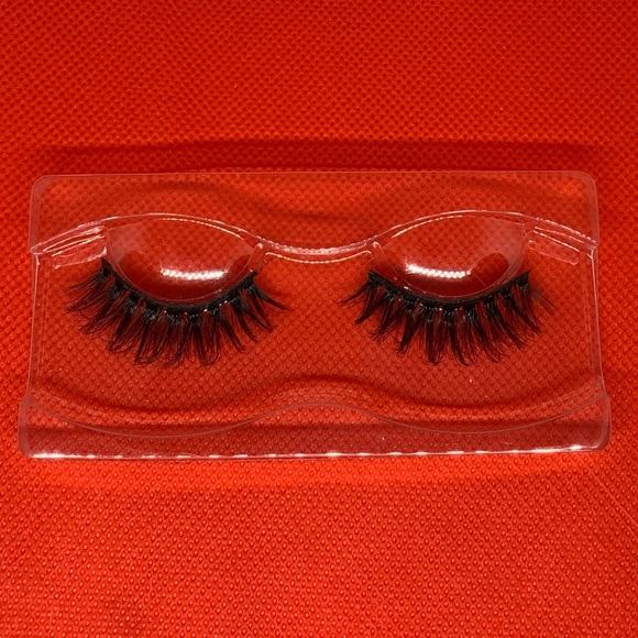 Strip lashes - Picture 3 of 3
